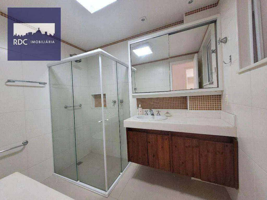 Apartamento com 2 dormitórios e 75 m², cozinha separada — photo 4