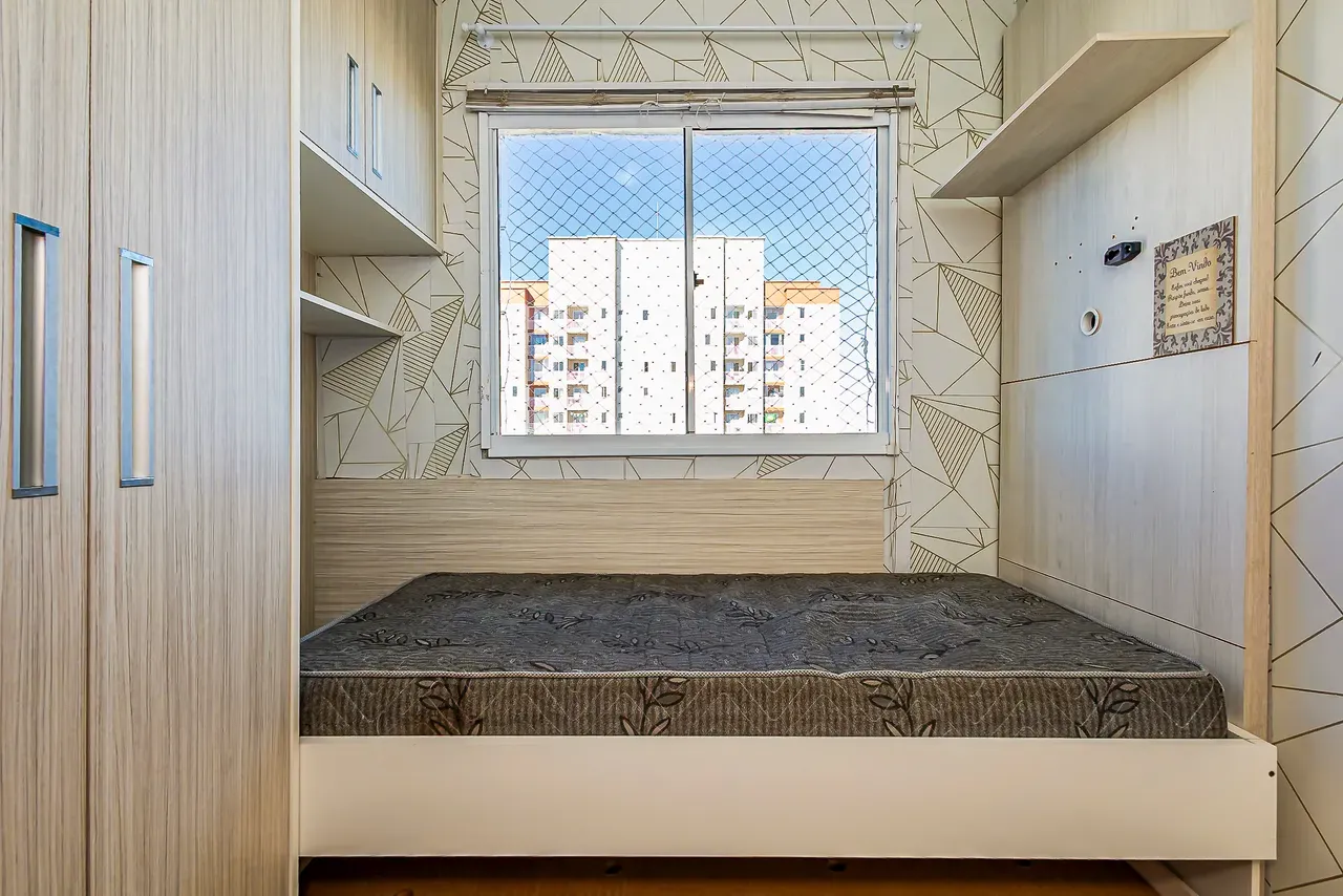 2-bedroom apartment with wood or laminate floors in Curitiba — photo 17