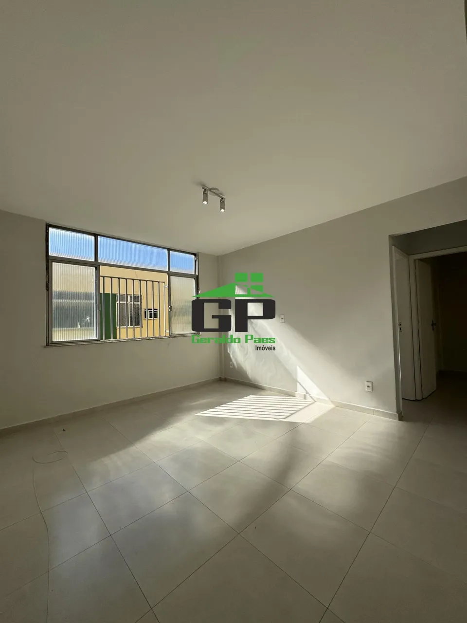 Apartment with 2 bedrooms and a laundry area — photo 6