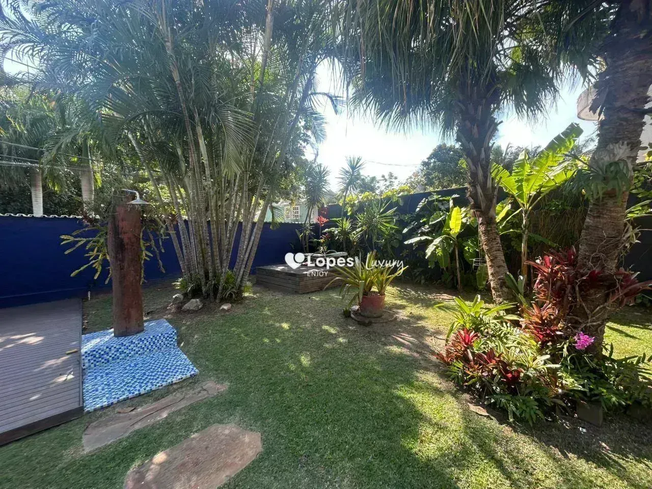 Furnished house with 4 bedrooms and 620 m² — photo 41