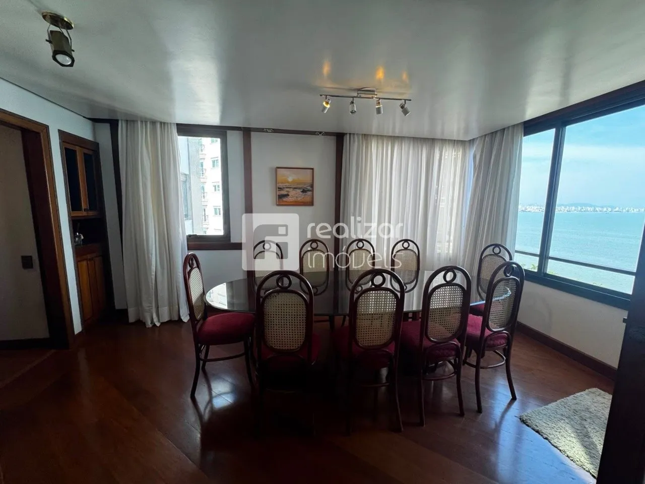Apartamento de 290 m² com 4 dormitórios e varanda envidraçada — photo 44
