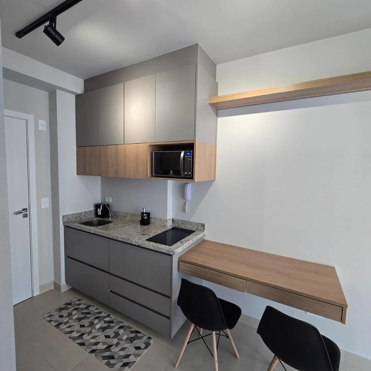 One-bedroom apartment in a building with a gym