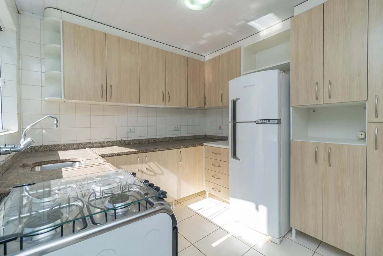4-bedroom house with 4 bathrooms and 1 parking spot — photo 3