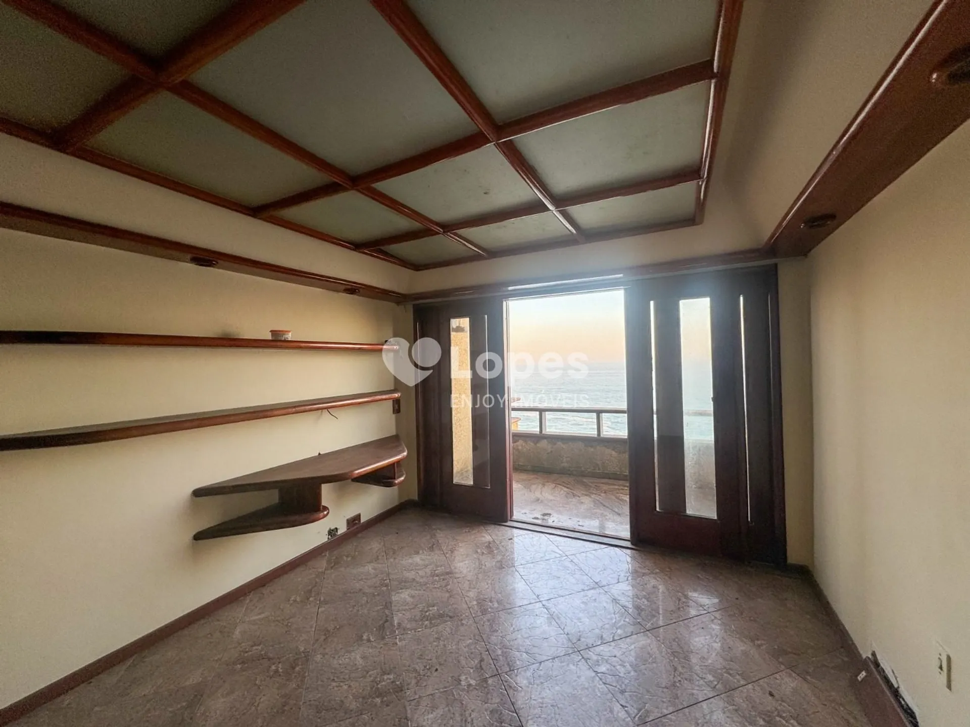 House, 942 m², with a water view — photo 8