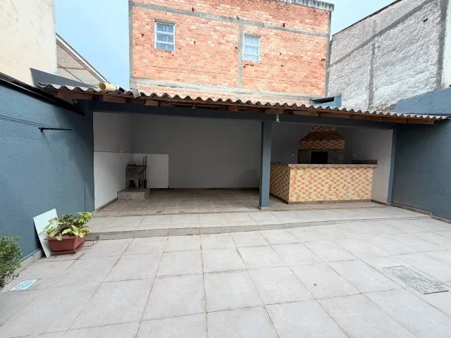 2-bedroom house with a grill on the balcony in Curitiba