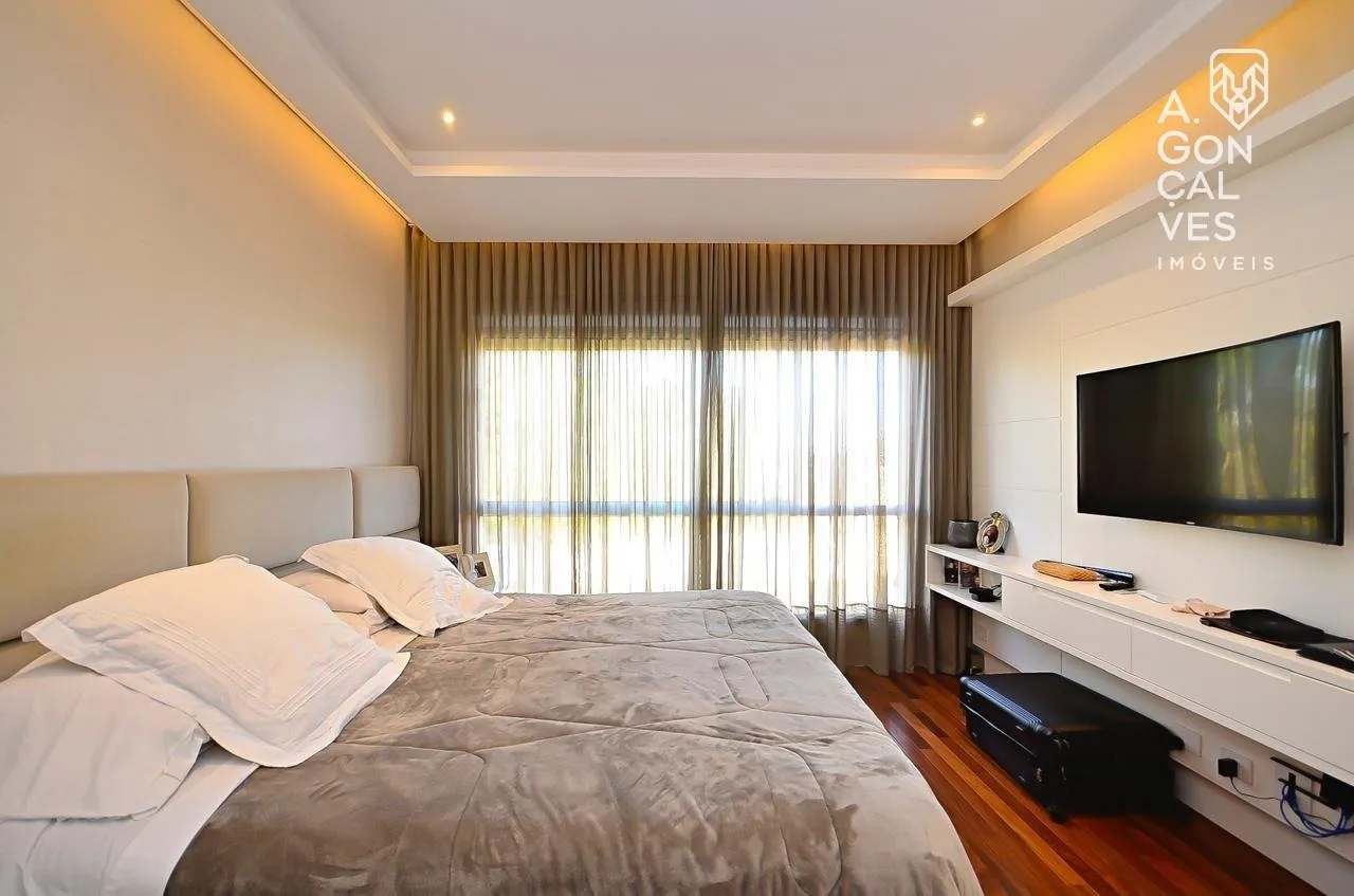 668 m² house with 4 en-suite bedrooms and private garden — photo 16