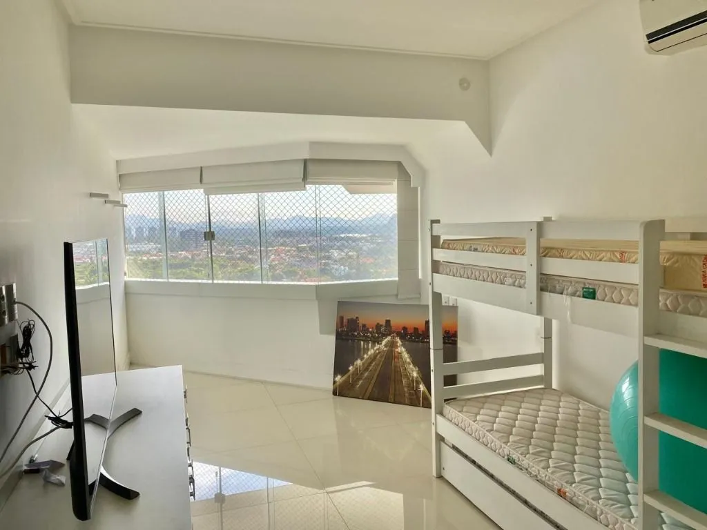 Apartment on the 12th floor with a mountain view — photo 6