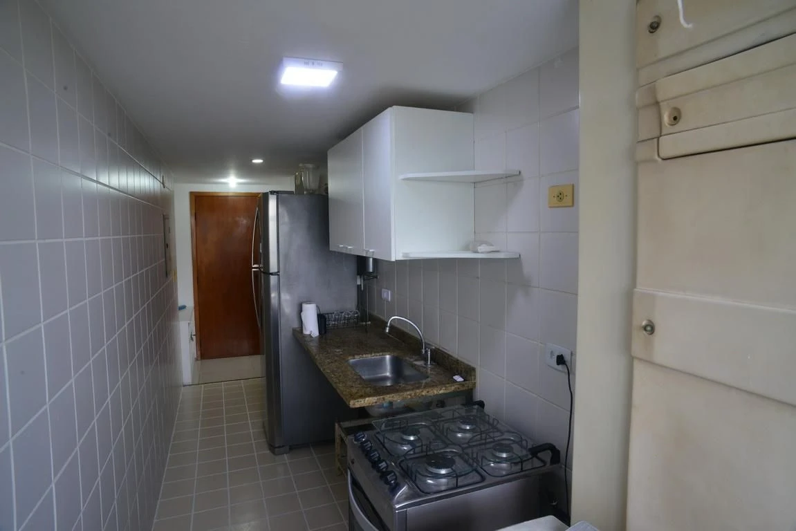 Furnished 2-bedroom apartment with a balcony — photo 17