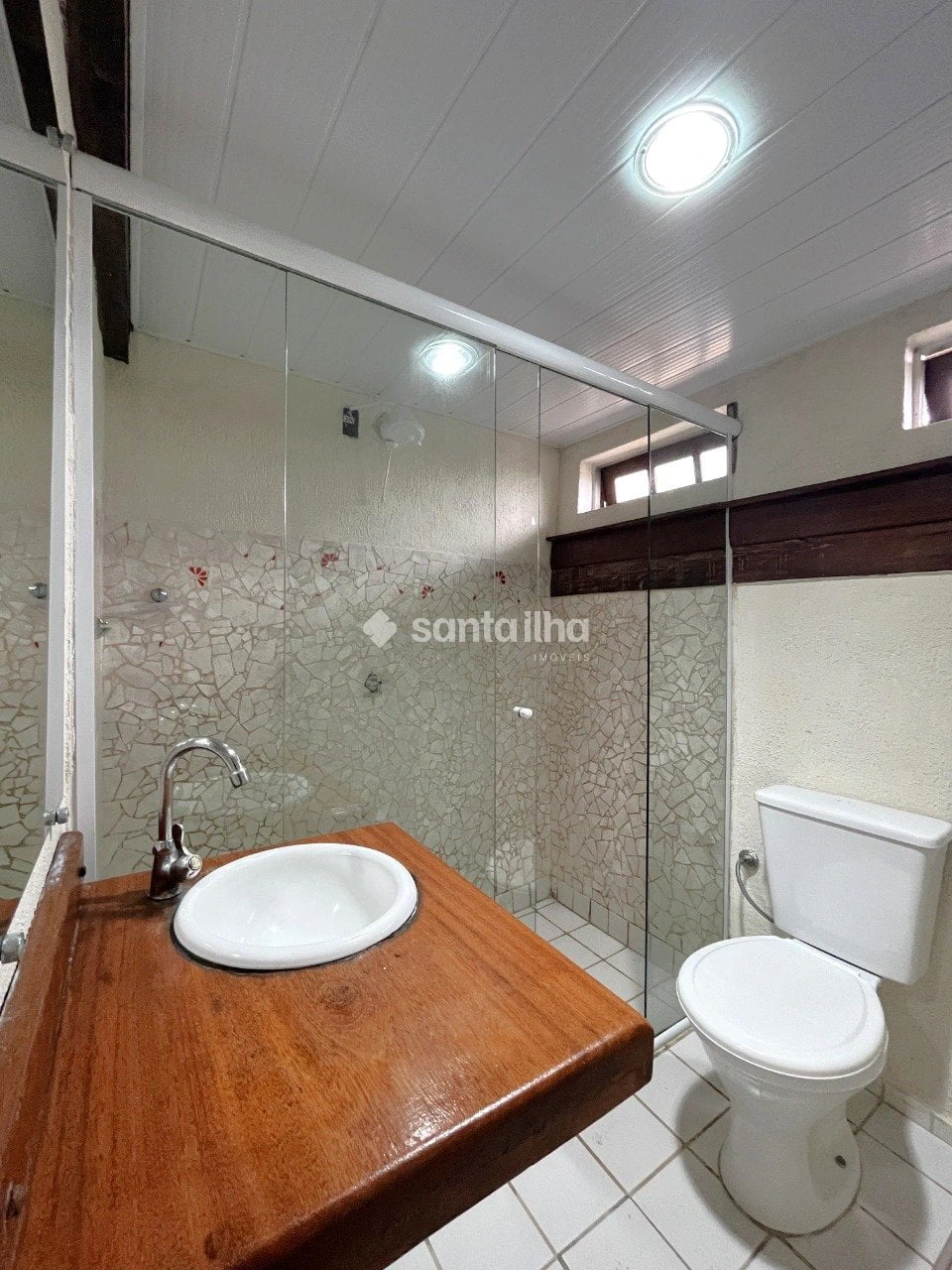 3-bedroom house with a bathtub — photo 15