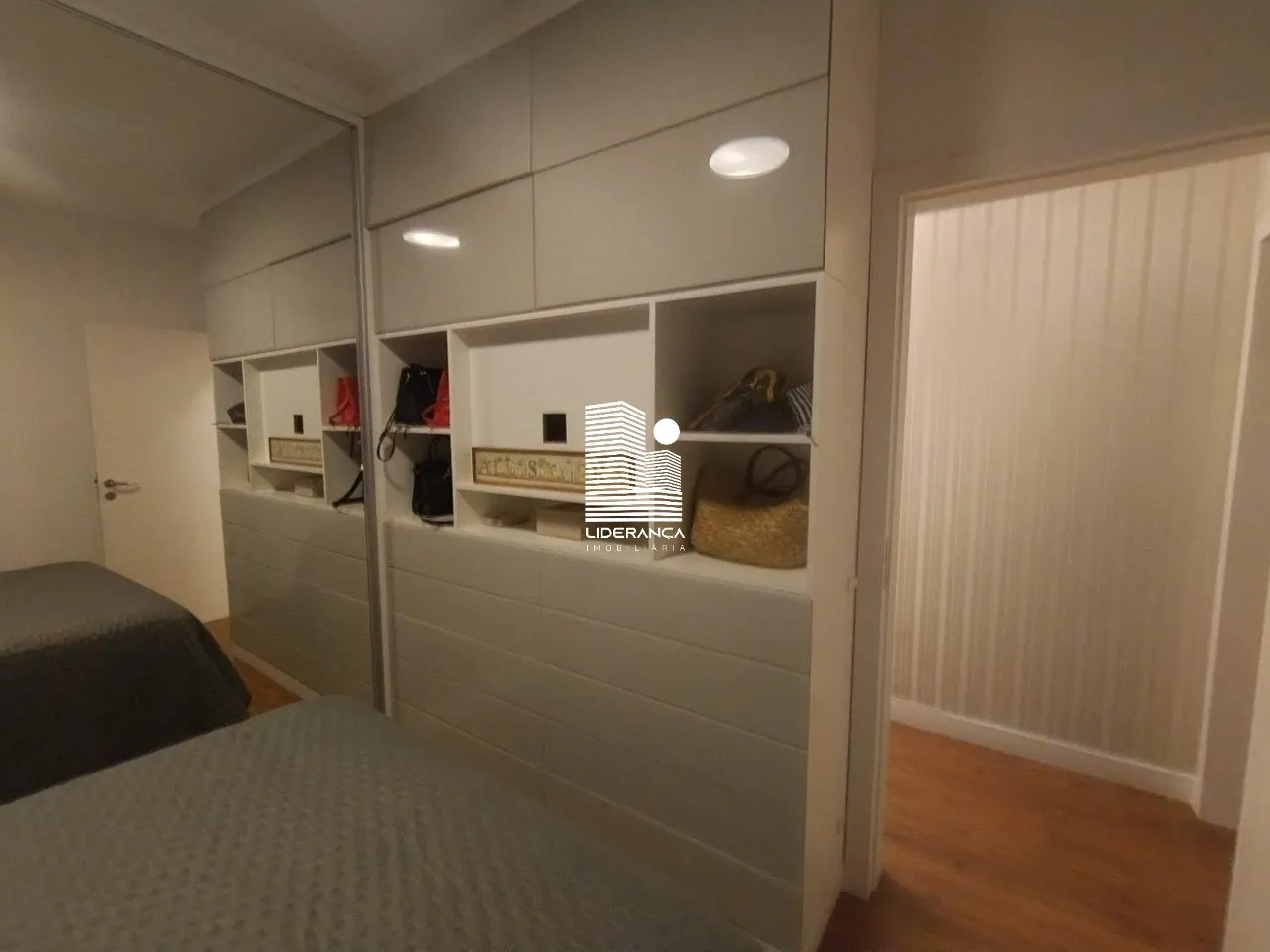 3-bedroom apartment with a walk-in closet in Florianópolis — photo 21