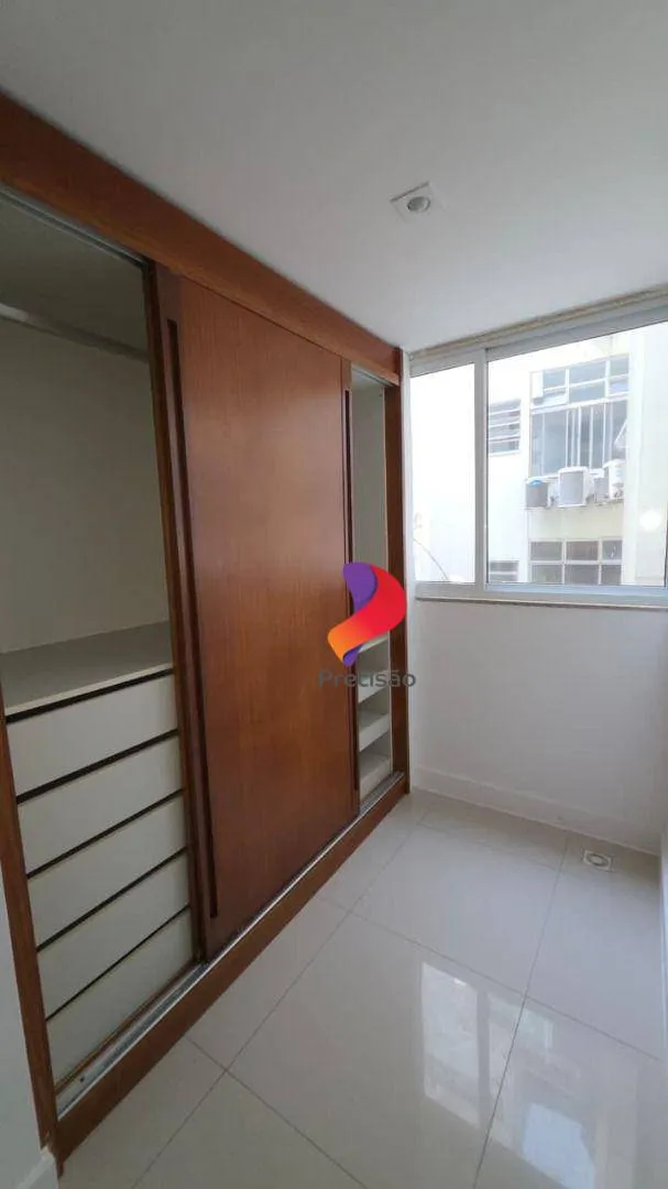 Apartment with enclosed balcony and 4 bedrooms — photo 25