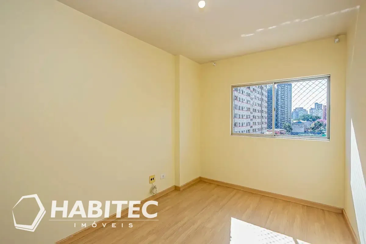 Квартира з 2 спальнями та дерев'яною підлогою або ламінатом — photo 3