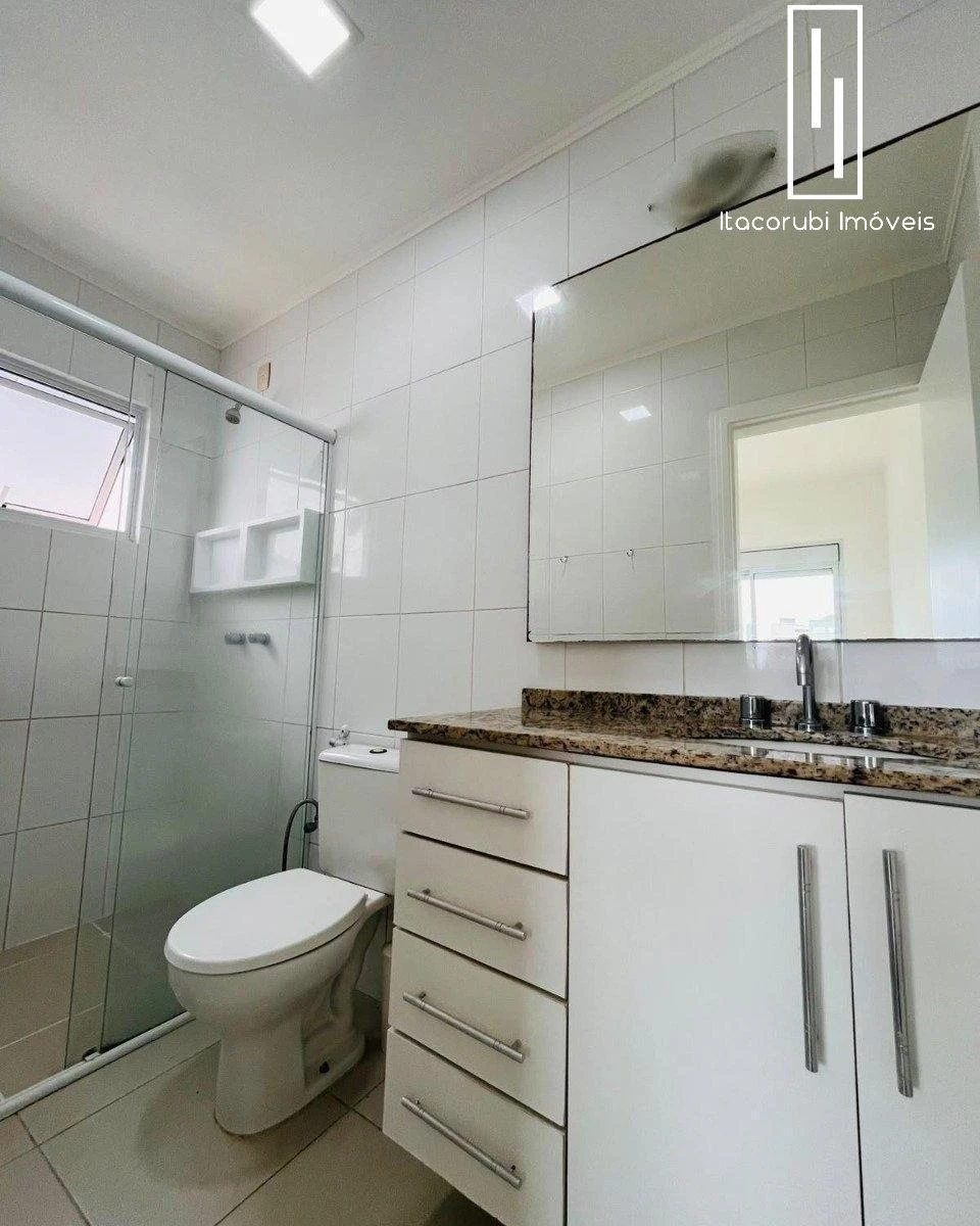 Balcony with a grill in a 2-bedroom apartment, 128 m² — photo 8