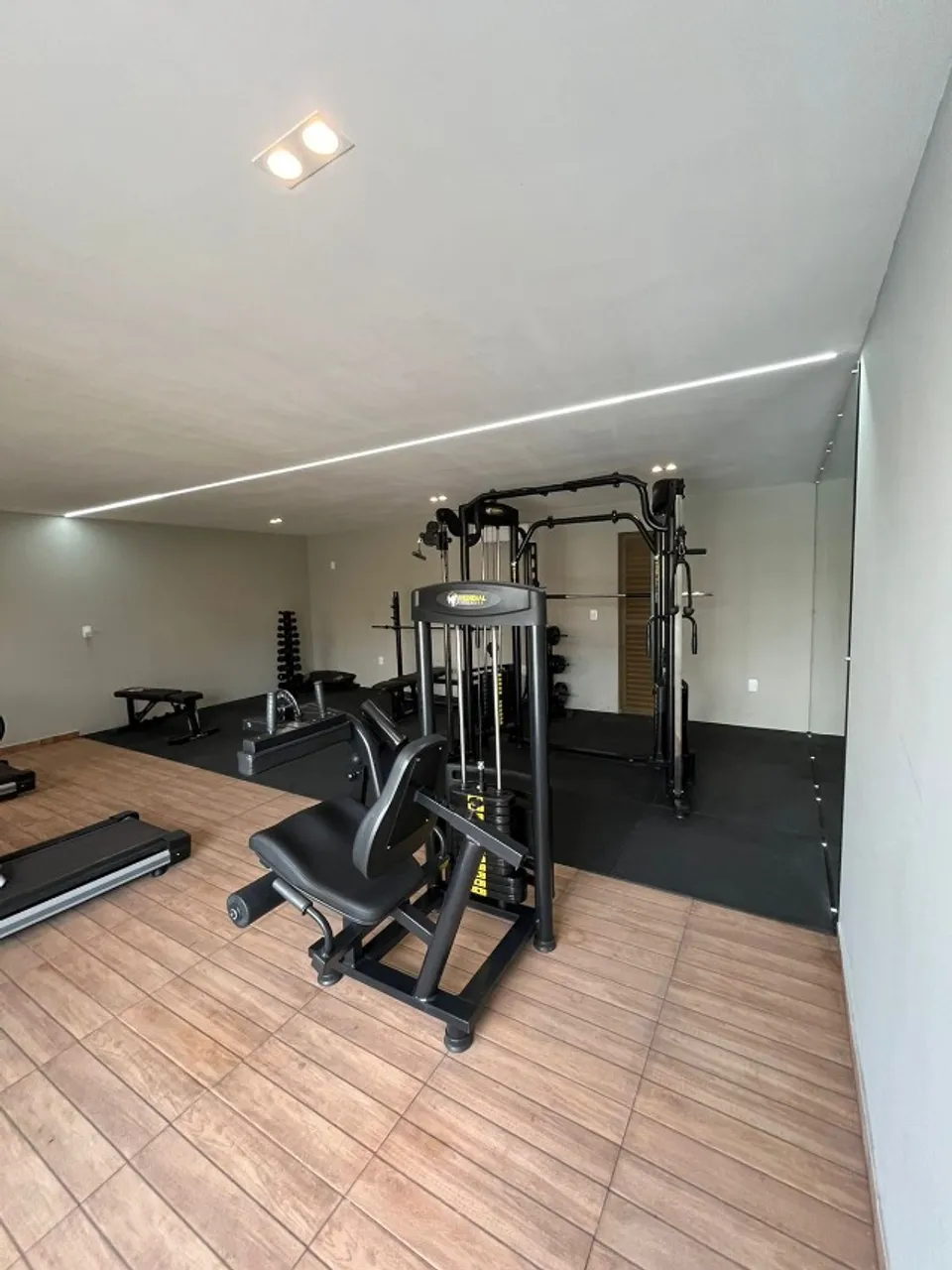 2-bedroom apartment in a building with a gym — photo 8