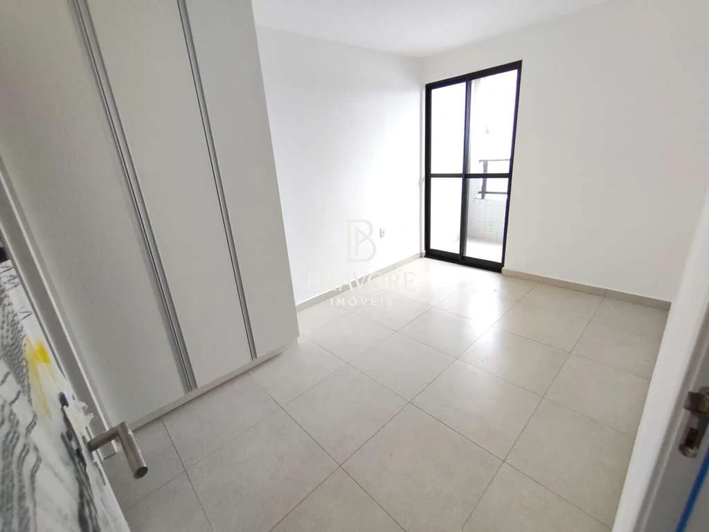 3-bedroom apartment with city view and balcony — photo 2