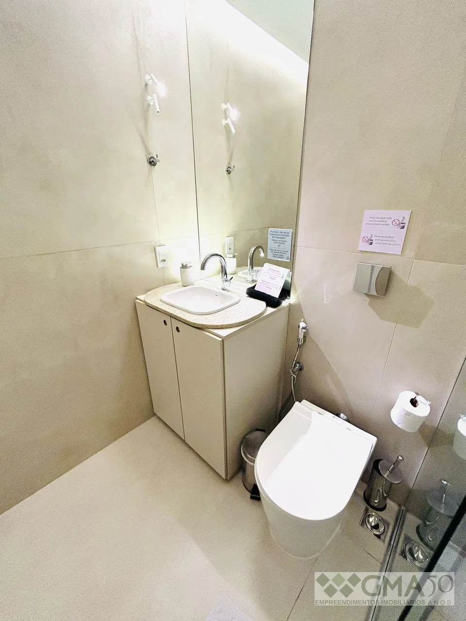Furnished 2-bedroom apartment with open-plan kitchen — photo 9