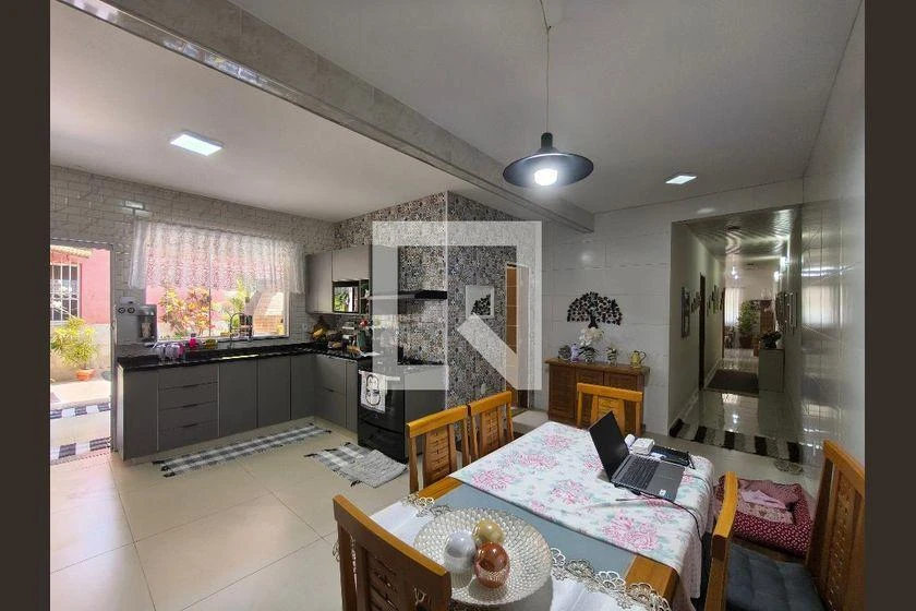 358 m² rental house with 2 bedrooms, suite and balcony — photo 2
