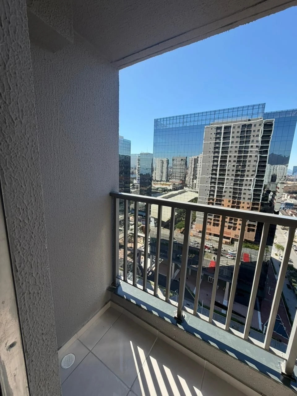 Apartamento com 3 quartos e piscina no prédio