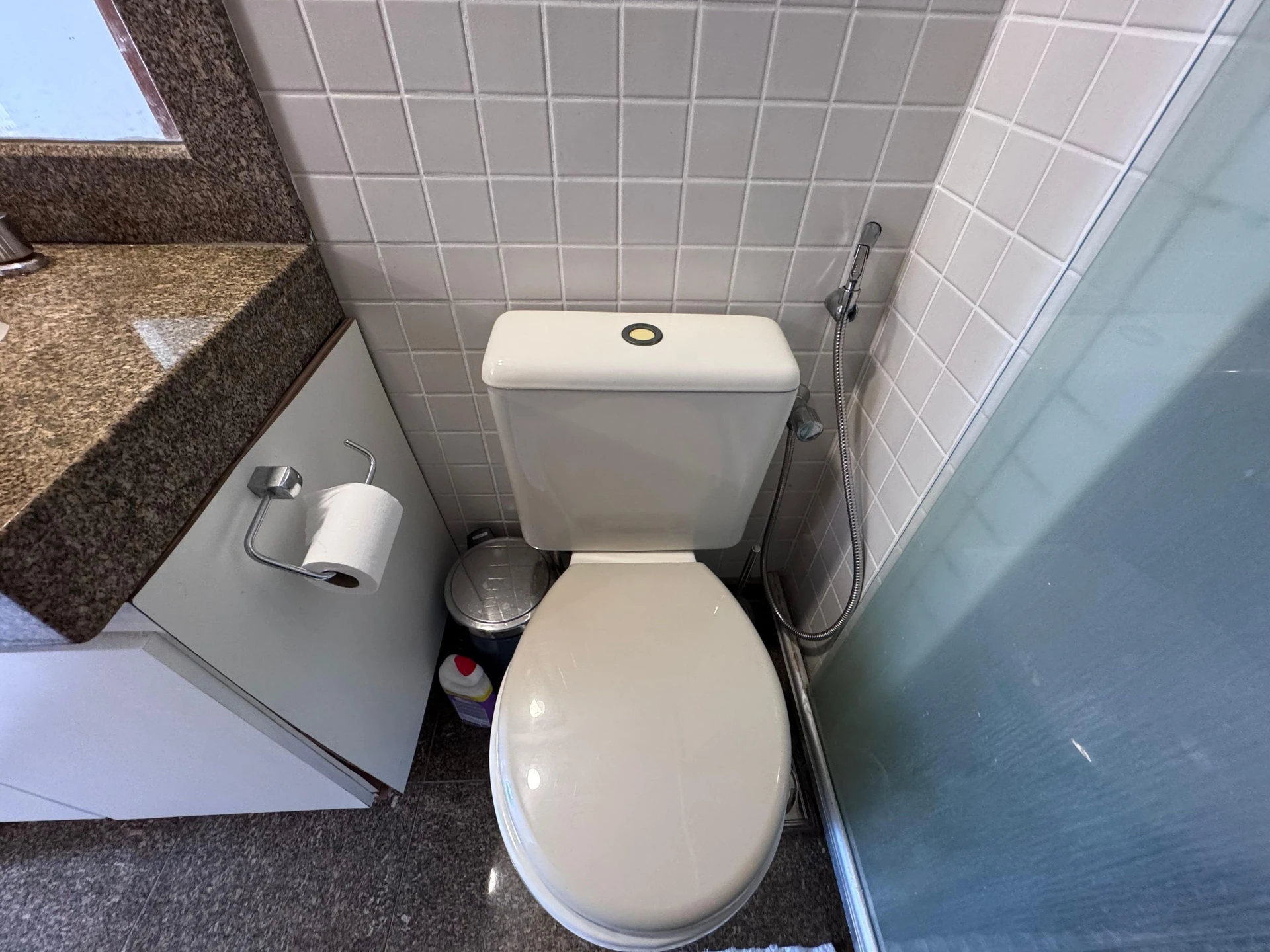 Furnished 2-bedroom apartment with 1 suite — photo 30