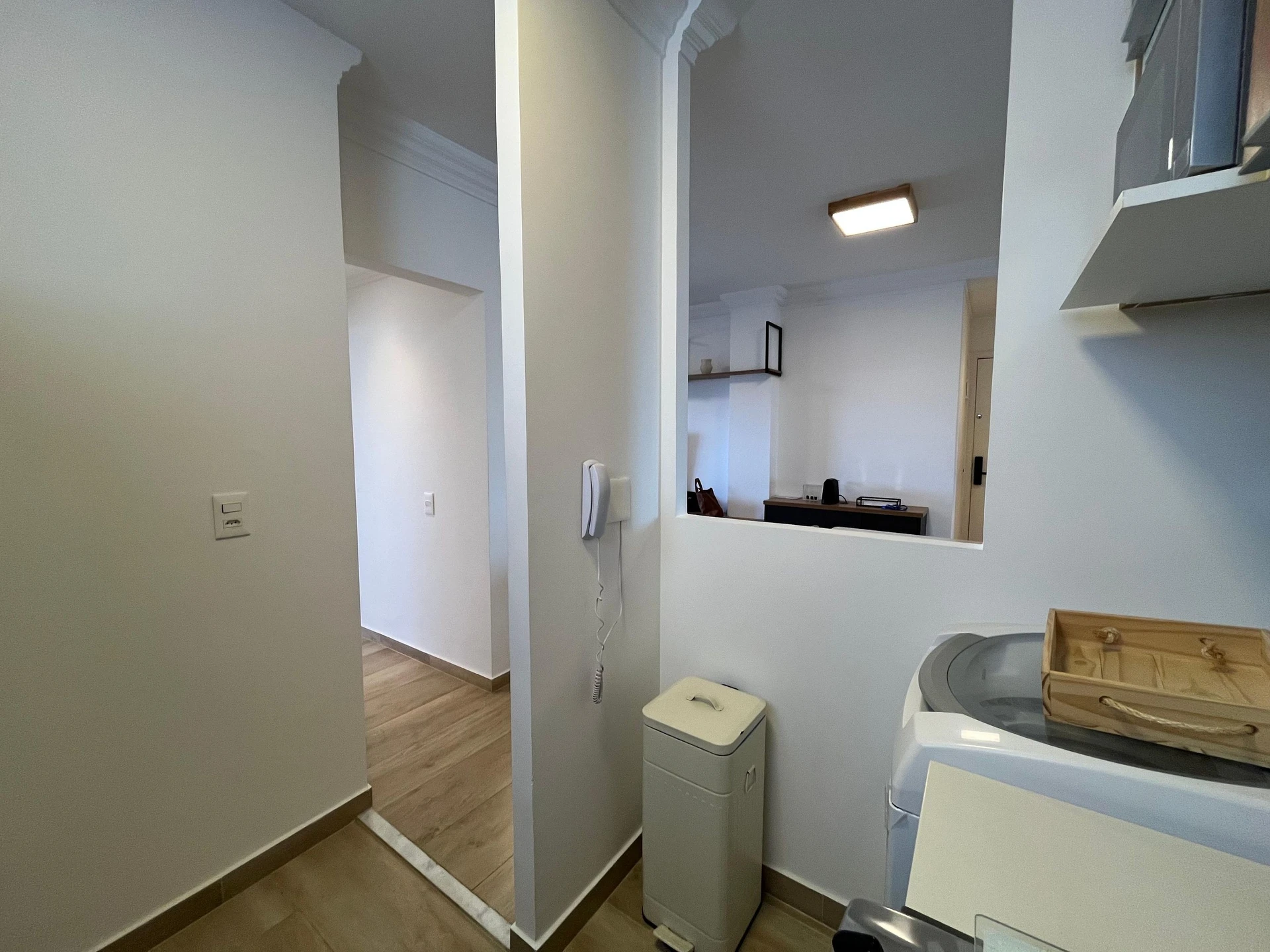 Glass-enclosed balcony in a one-bedroom apartment, 56 m² — photo 25