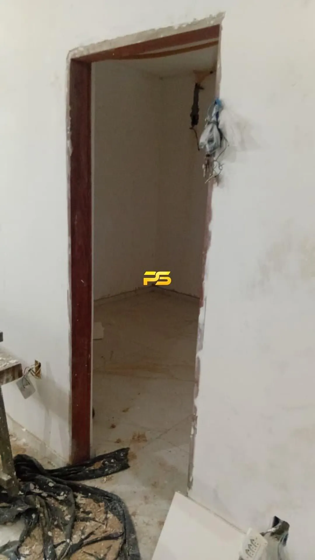 350 m² house with 7 bedrooms needing renovation — photo 13