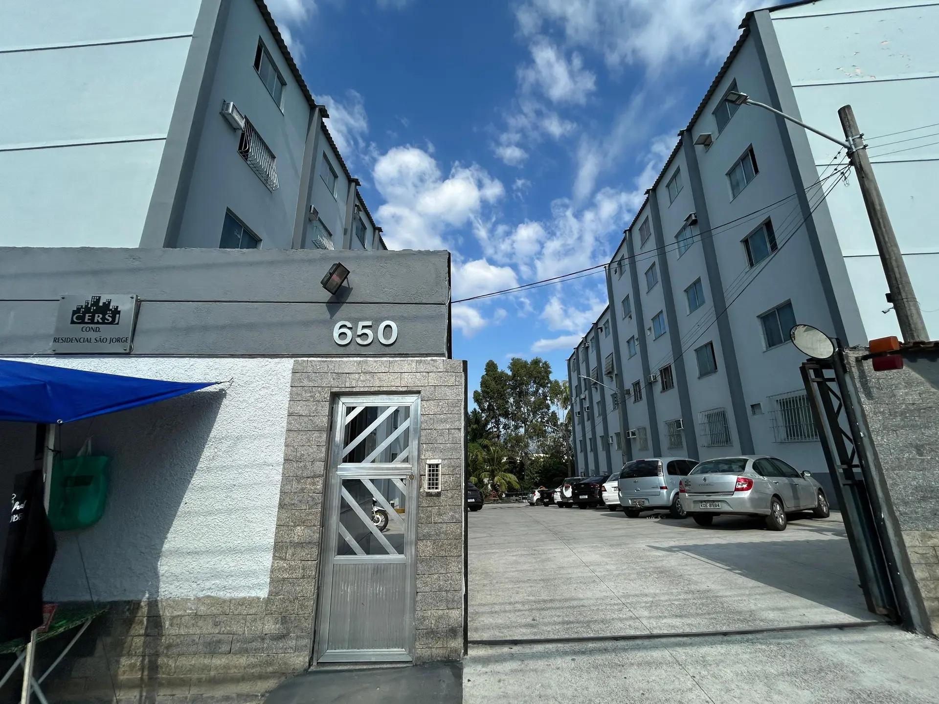 Furnished 2-bedroom apartment with building party room — photo 41