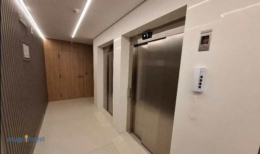 Unfurnished studio with open-plan gas kitchen and parking — photo 8