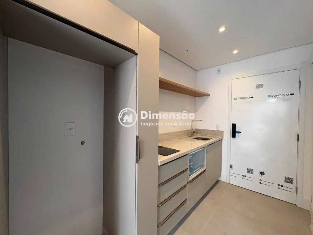 Furnished 23 m² studio with glass shower enclosure
