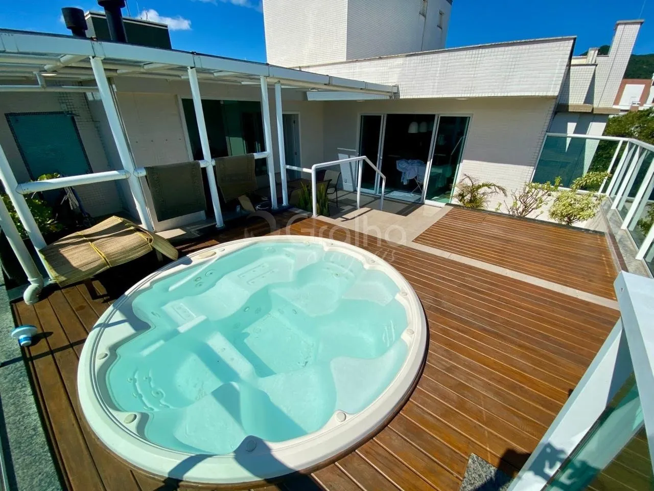 Cobertura de 251 m² com 3 suítes e área externa