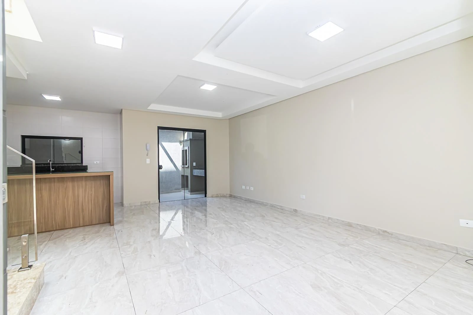 3-bedroom house with a glass-enclosed balcony in Curitiba