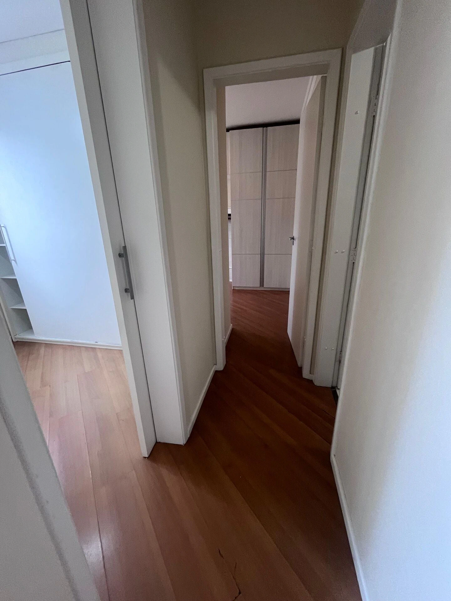 2-bedroom apartment with wood or laminate floors in Curitiba — photo 29