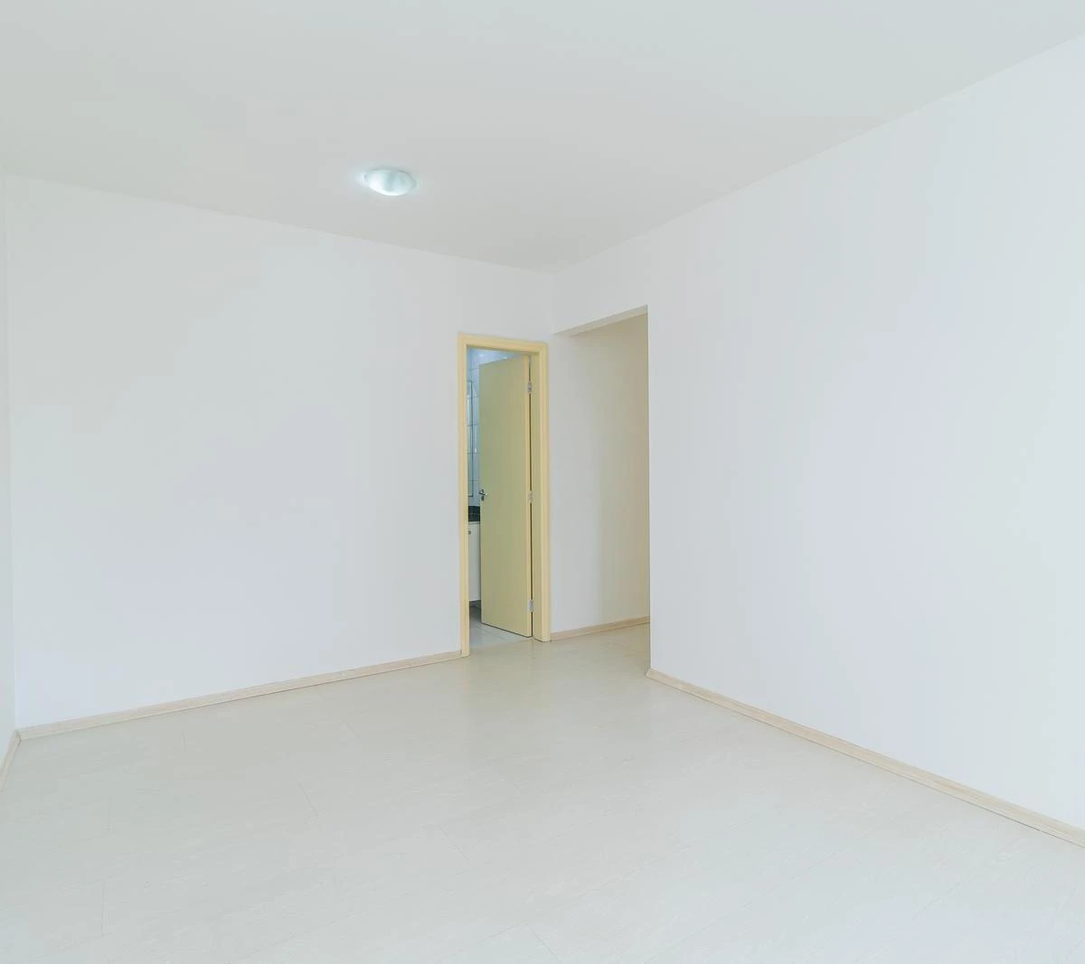 3-bedroom apartment with a grill on the balcony — photo 32