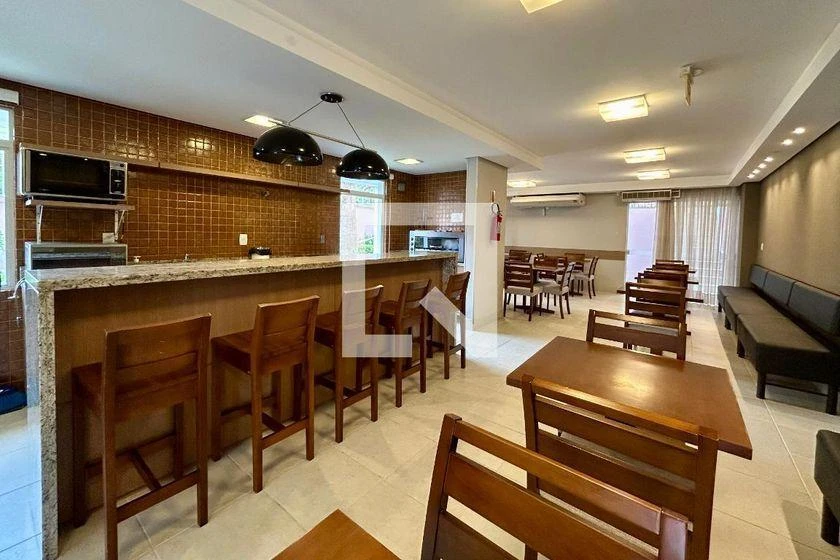 2-bedroom apartment in a building with a gym — photo 40