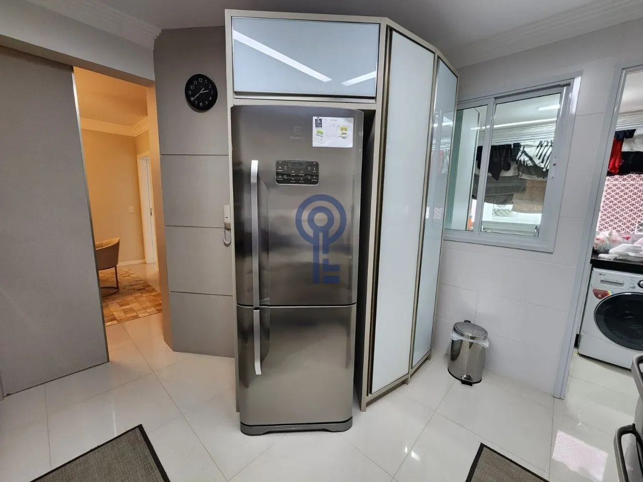 Furnished 4-bedroom apartment with 1 en-suite bath — photo 4