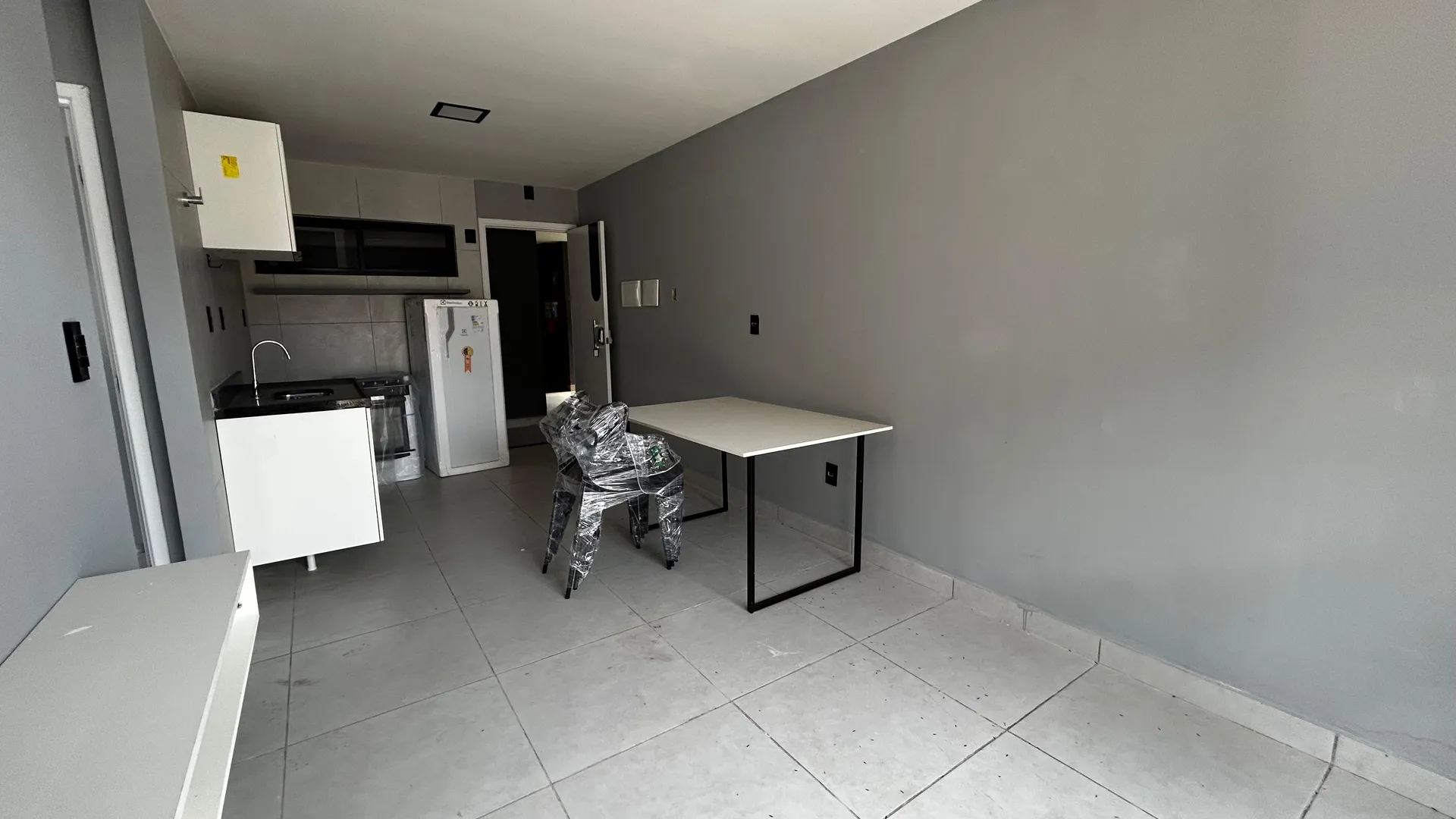 Furnished 2-bedroom apartment with a balcony — photo 2
