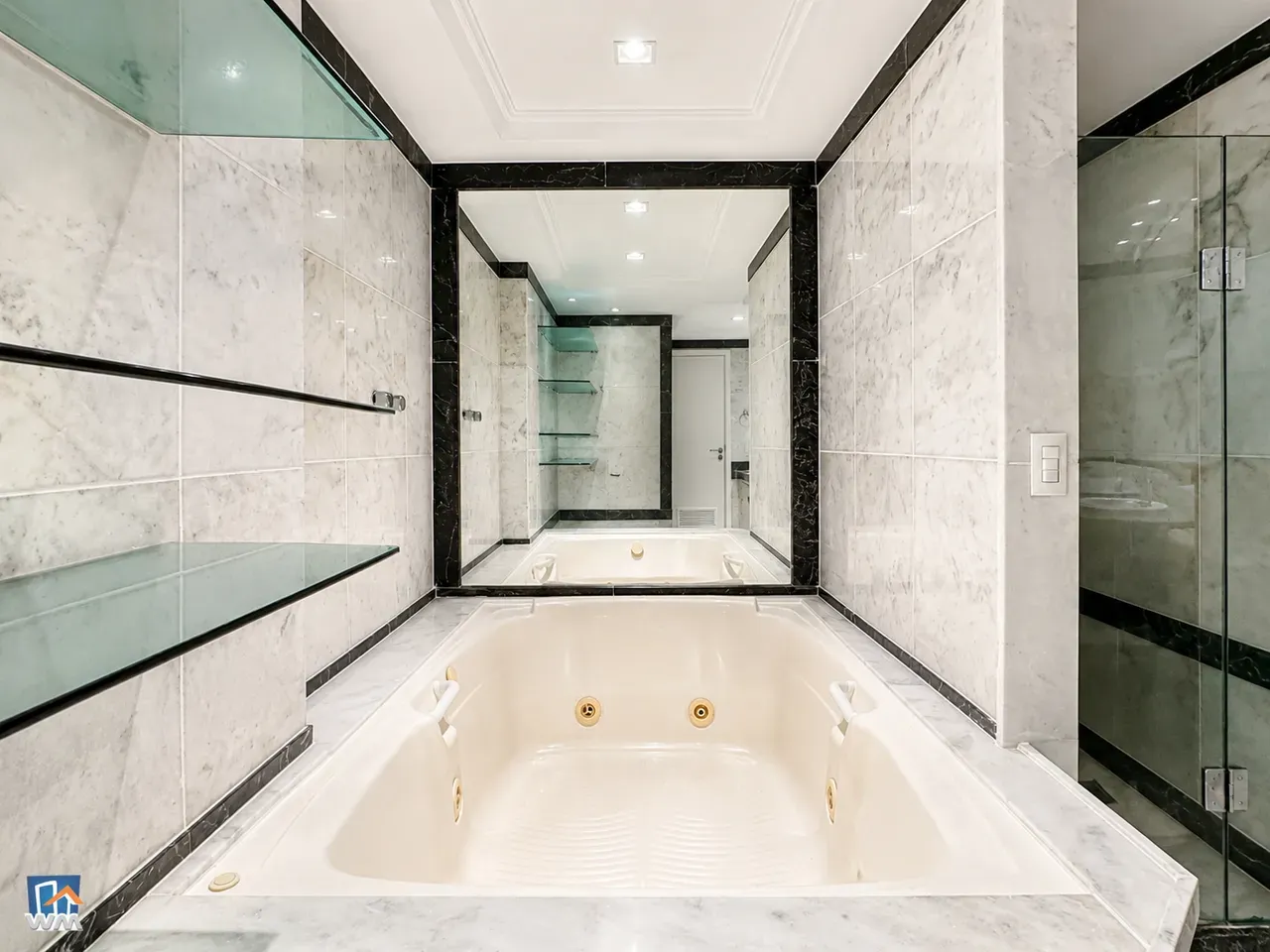 Apartamento de 4 quartos com 315 m² e varanda envidraçada — photo 24