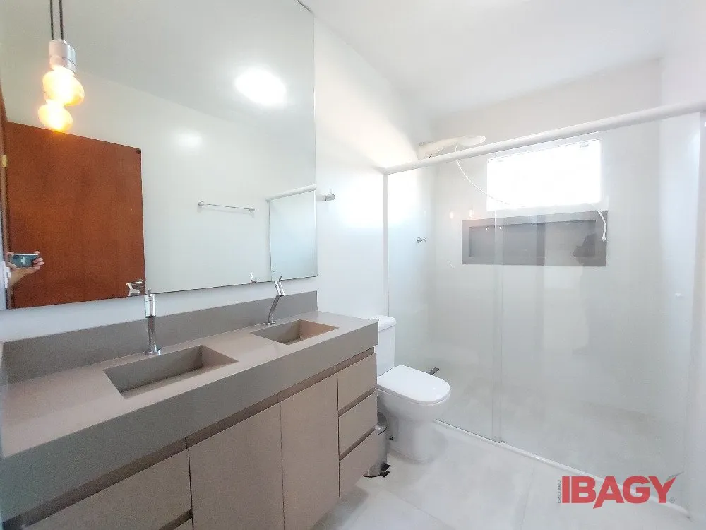 3-bedroom house with a washing machine in Florianópolis — photo 12