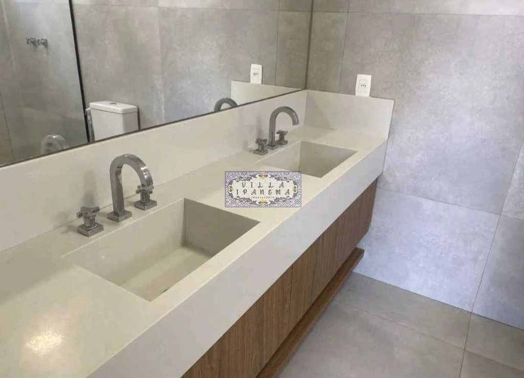 515 m² house with 5 en-suite bedrooms and 2 parking spots — photo 12