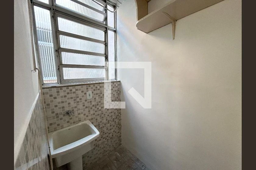 Apartamento com piso de madeira ou laminado, Pilares — photo 10