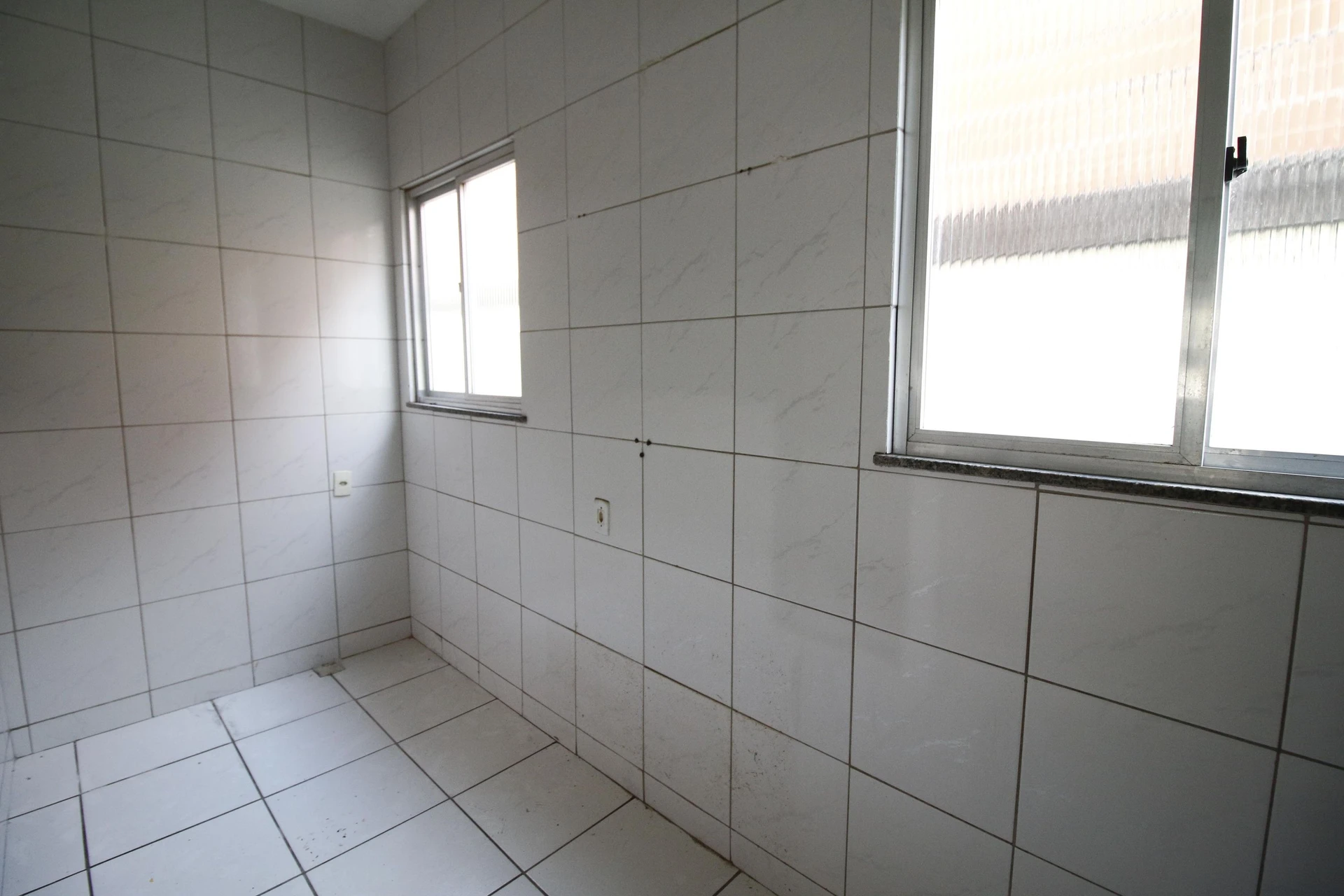 1-bedroom apartment with tile floors — photo 3
