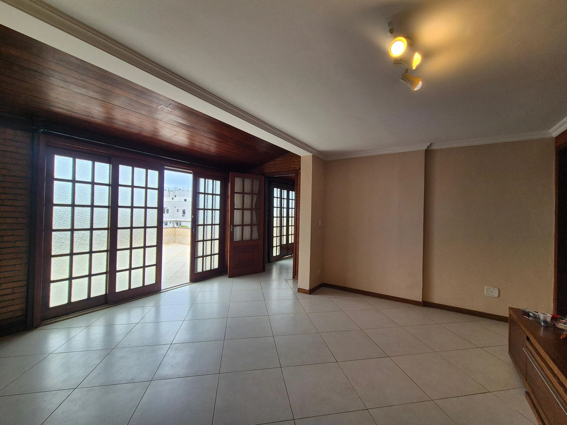 3-bedroom apartment with 1 en-suite and 3 parking spots — photo 8