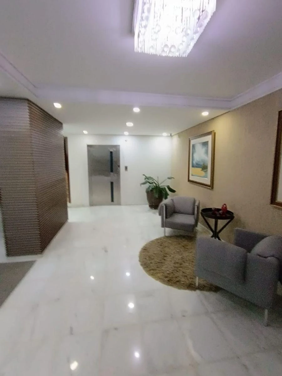 Apartamento de 156 m² com secadora e janelas do piso ao teto — photo 28