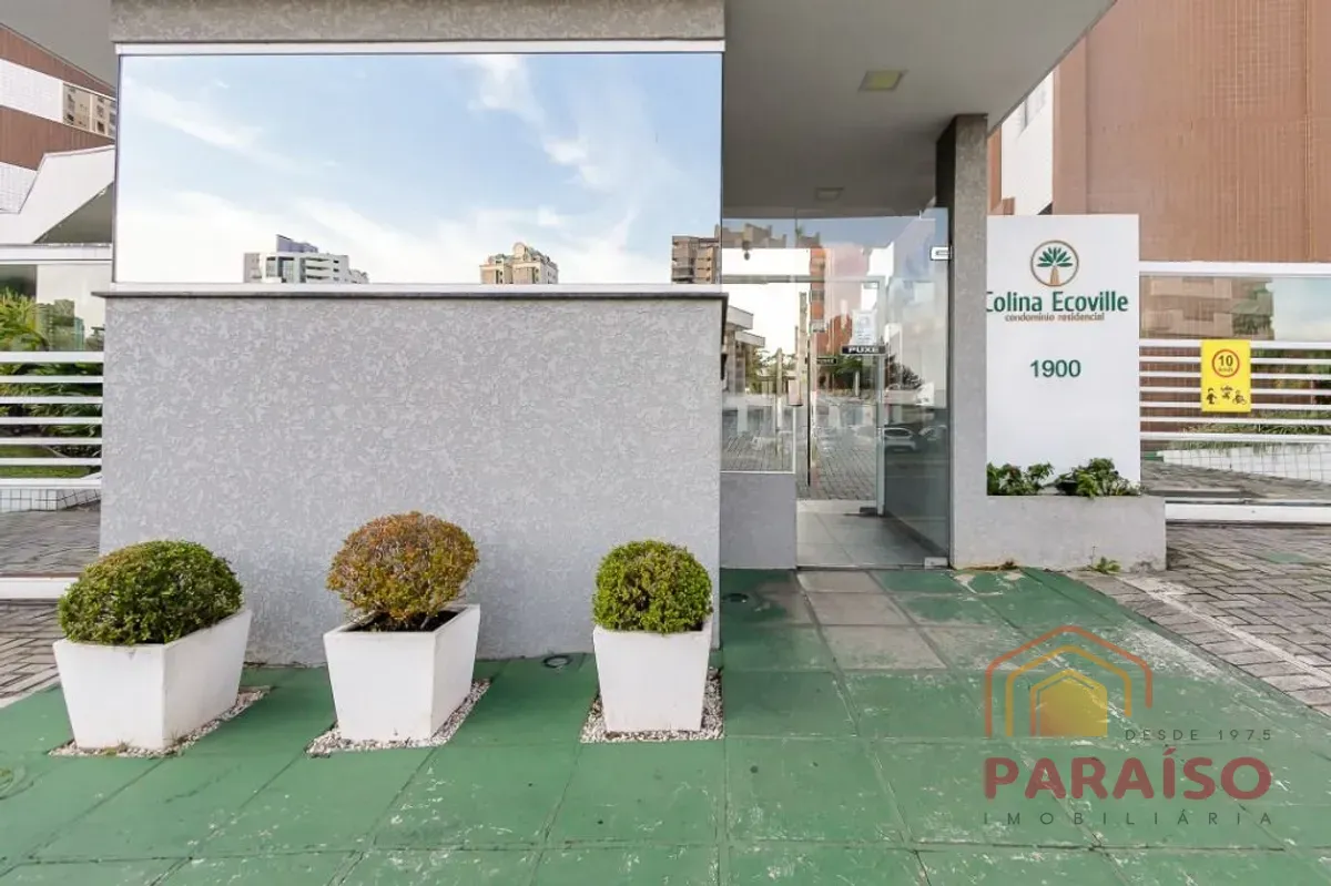 Balcony with a grill in a 2-bedroom apartment, 90 m² — photo 50