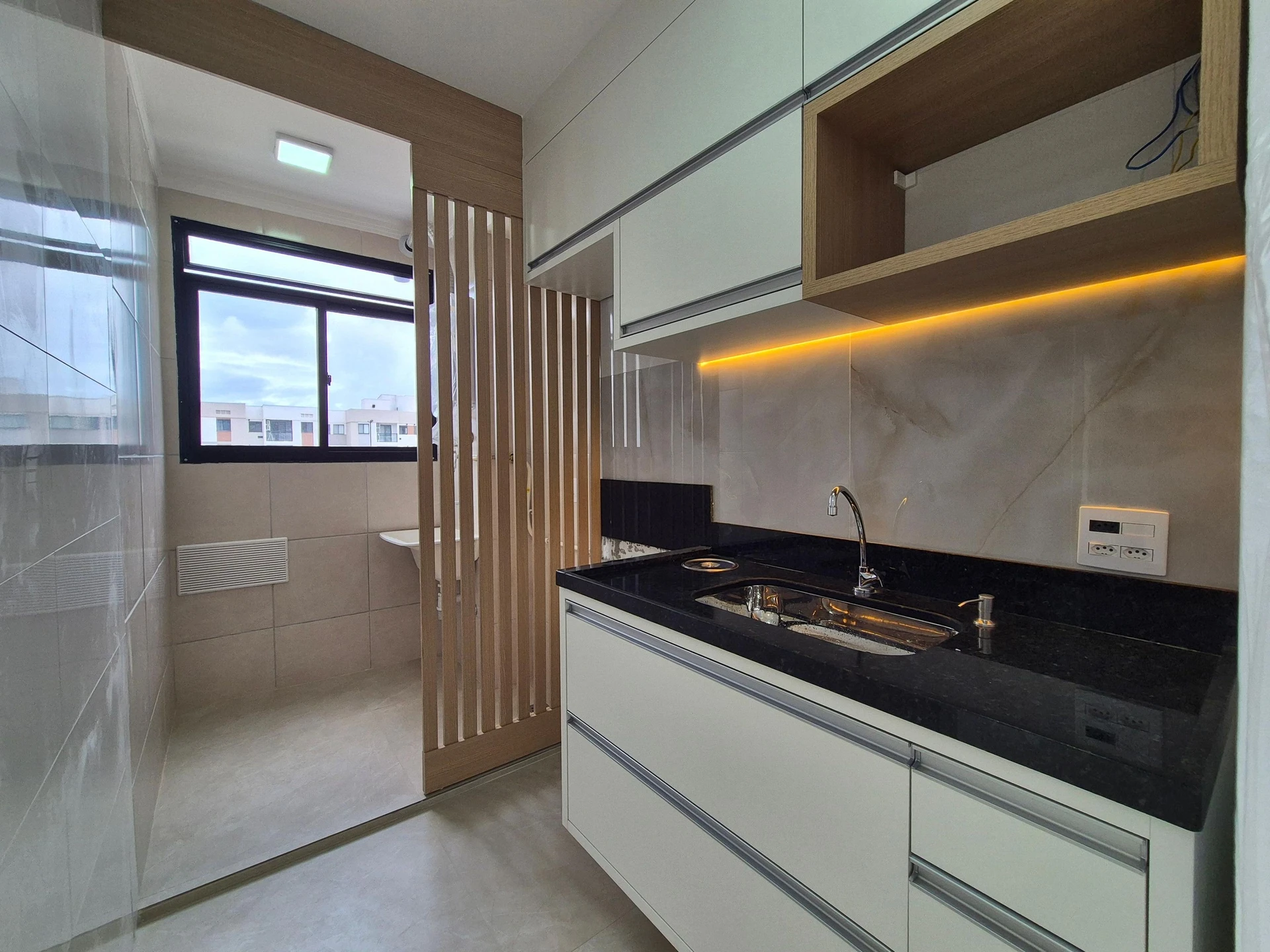 2-bedroom apartment in a building with a gym — photo 12
