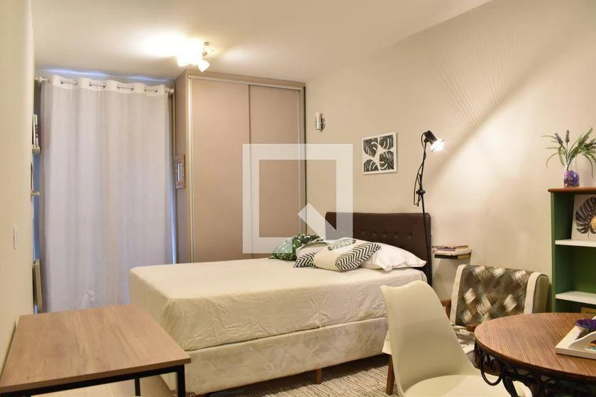 Furnished studio with 1 bedroom and a balcony — photo 2