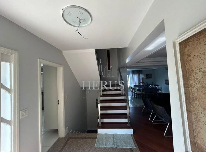 House with 325 m² and 4 bedrooms with 3 en-suites — photo 8
