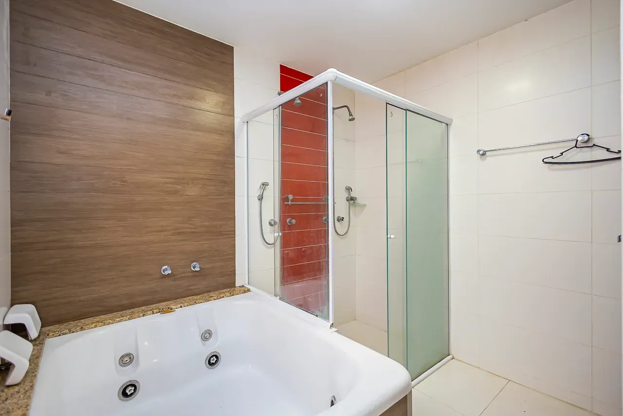 Furnished house with 5 bedrooms and 470 m² — photo 70