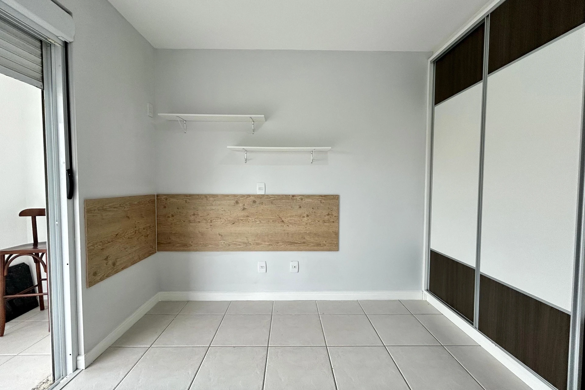 2-bedroom apartment in a building with a gym — photo 3