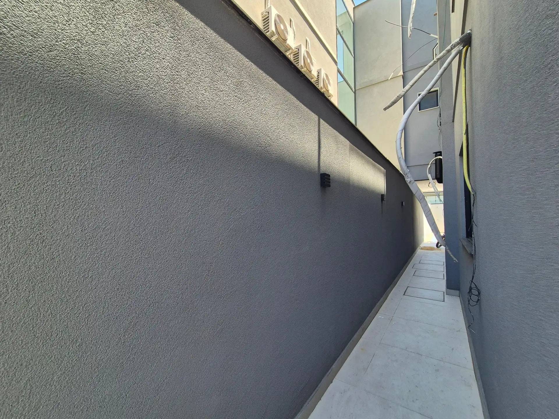 Ventanales de piso a techo y 5 dormitorios: casa de 403 m² — photo 62