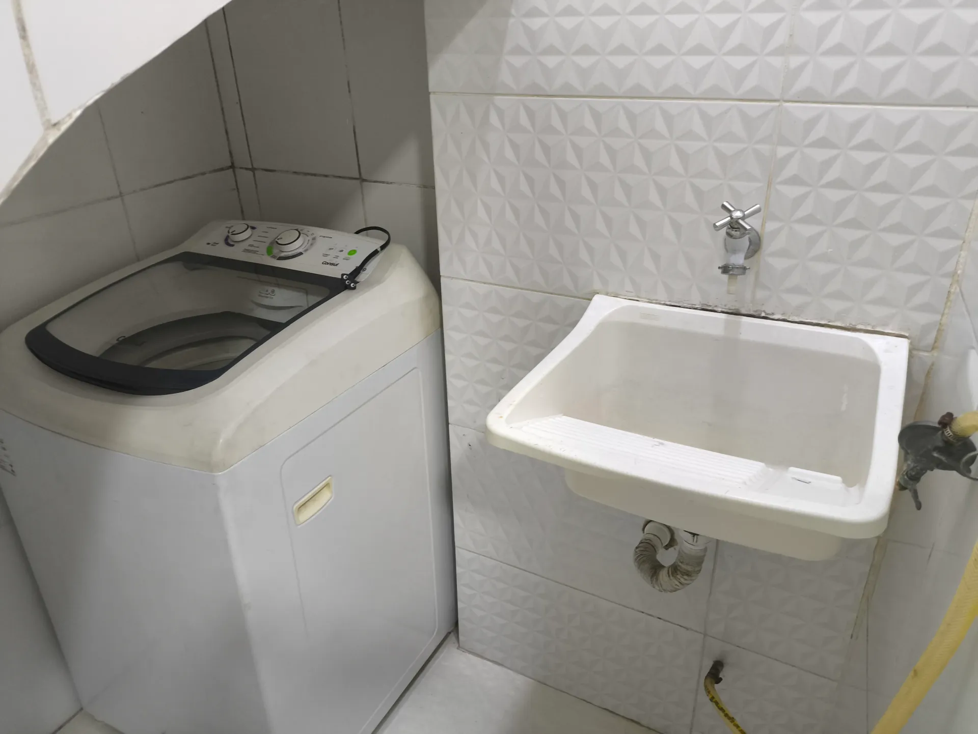 One-bedroom apartment with a washing machine — photo 5